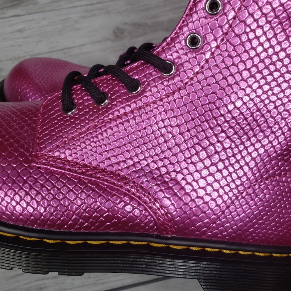 Doc Martens Reptile Emboss Pink Combat Boots Dr. Marten 1460 Size 6 Textured - Picture 8 of 10